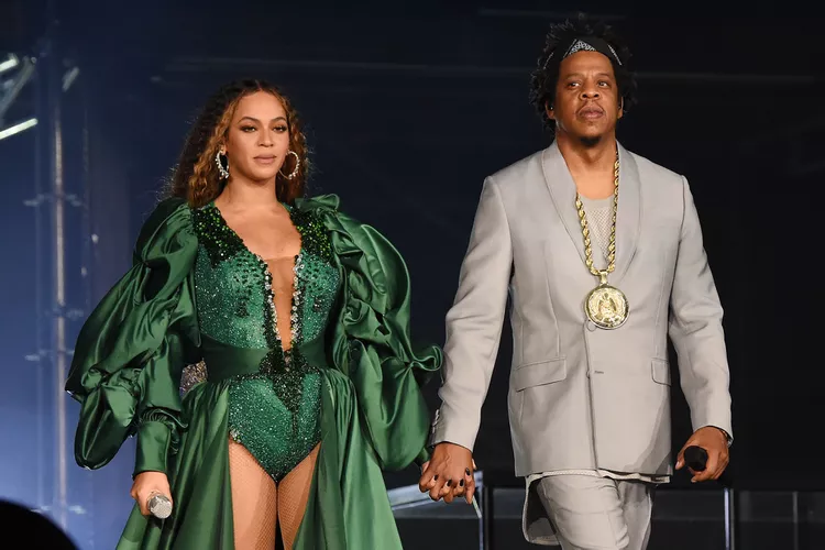jay-z-beyonce-tout-052423-5b376ad4adc04598a2835965f2ce1d45